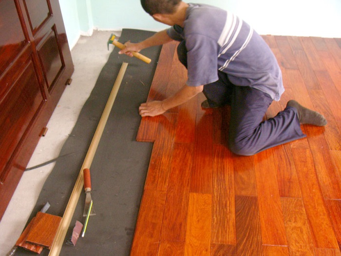 Sàn nhựa giả gỗ bị phồng Sàn nhựa giả gỗ bị phồng